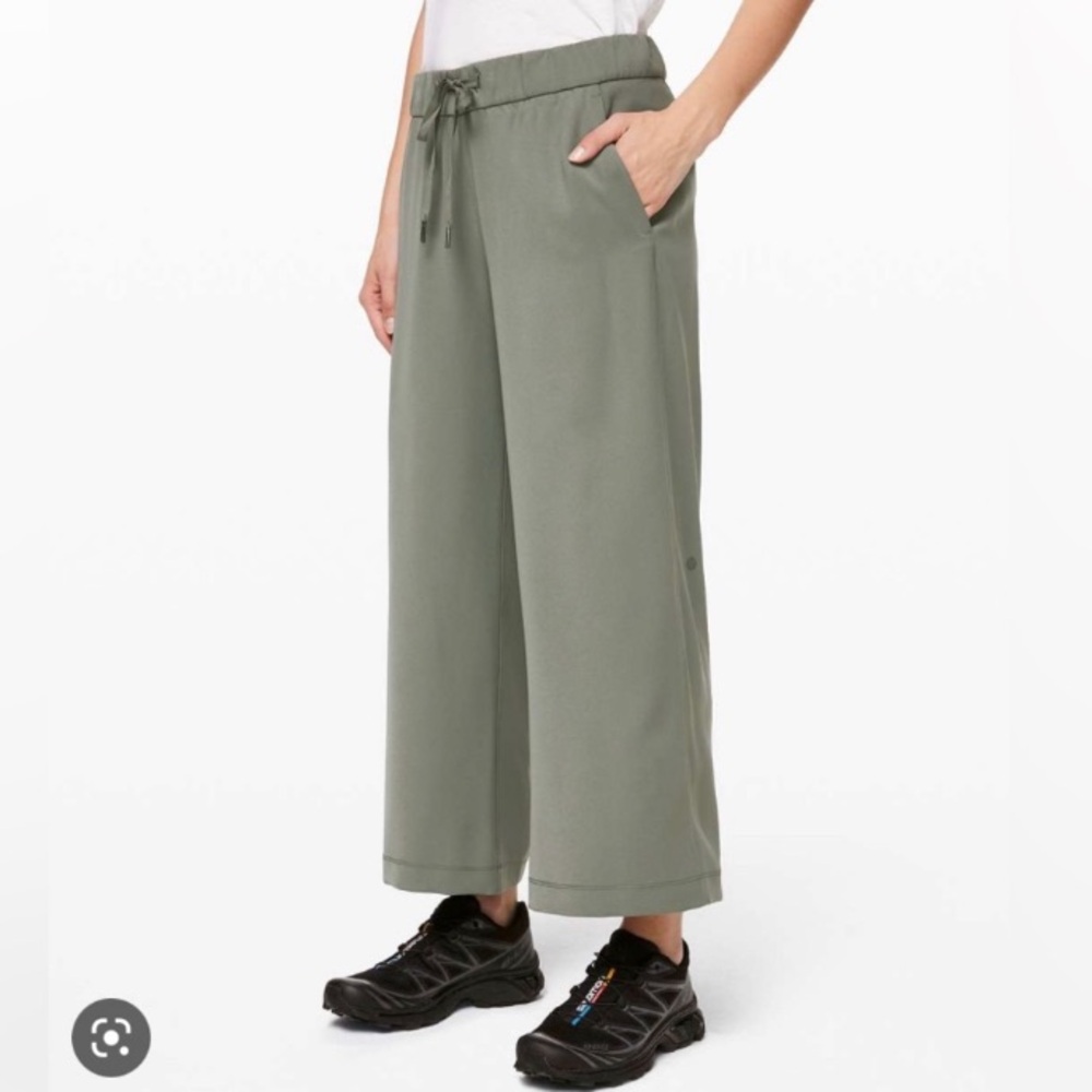 Lululemon On The Fly Wide Leg 7/8 Pant Grey Sage Size 14